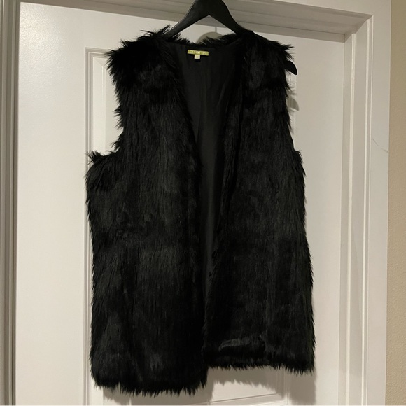 Gianni Bini fur vest - Picture 6 of 8